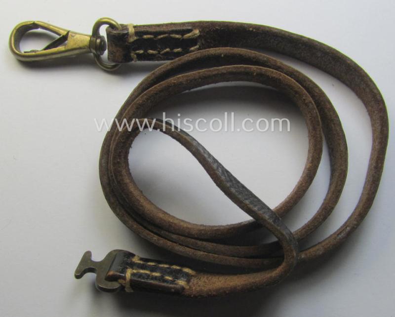 'Standard-issue'-pattern, black-coloured and/or copper-based WH-compass (ie. 'Marschkompass') which is nicely 'MK'-marked and/or individually numbered: '45817' and that came mounted onto its period 'Fangschnur'