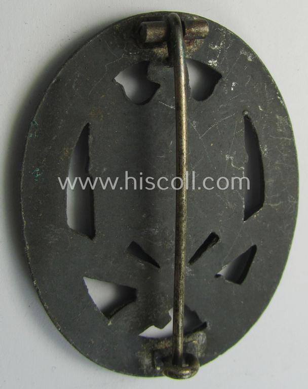 Attractive, 'Allgemeines Sturmabzeichen' (or General Assault Badge ie. GAB), being an unmarked, zinc- (ie. 'Feinzink'-) based so-called: 'flat-back'-pattern by a (by me) unidentified maker