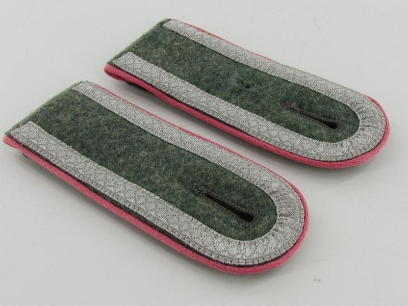 Wehrmacht (Heer) Panzerjäger shoulder boards for Unteroffizier (NCO)