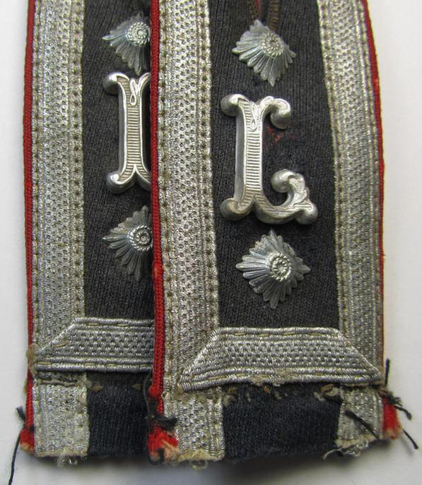 Fully matching - and truly rarely seen! - pair of neatly 'cyphered', WH (Luftwaffe) NCO-type shoulderstraps as was intended for an: 'Oberwachtmeister der Flak-Artillerietruppen u. Mitglied einer Flak-Lehr-Regiments'