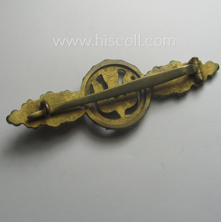 Tombak- (ie. 'Buntmetall'-) based- and/or (typical) non-maker-marked example of a WH (Luftwaffe) 'Frontflugspange für Kampfflieger in Gold' as was presumably produced by the: 'C.E. Juncker'-company