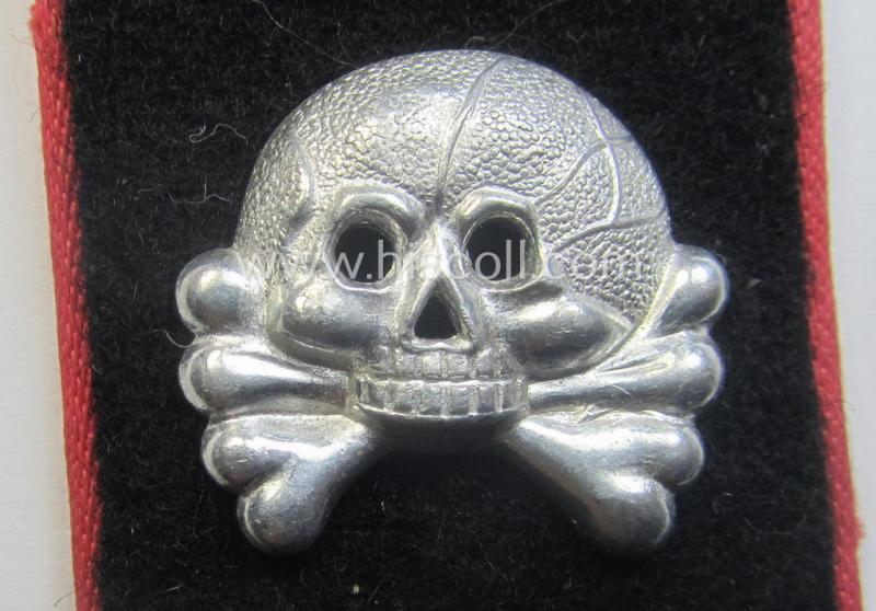 Early- (ie. mid-) war-period - albeit regrettably single! - WH (Heeres) black-coloured, woolen-based- and/or bright-pink-piped: 'Panzer'-collar-tab having an aluminium based 'Totenkopf' (ie. skull) attached