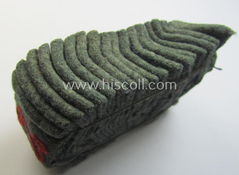 Attractive - fully matching and scarcely found! - pair of WH (Heeres) 'Artillerie'-related, so-called: regimental shoulderstrap-'slip-ons' (ie. 'Schulterstück-Überschuben') as was intended for usage by a: 'Soldat des Artillerie-Regiments 72'