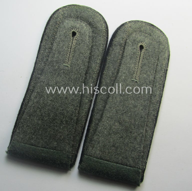 Rarely seen - and fully matching! - pair of very early-period- (ie. 'Reichswehr'-era), WH (Heeres) 'cyphered', EM-type shoulderstraps, as executed in neat smooth-type wool as was intended for a: 'Soldat des Pionier-Bataillons 7'