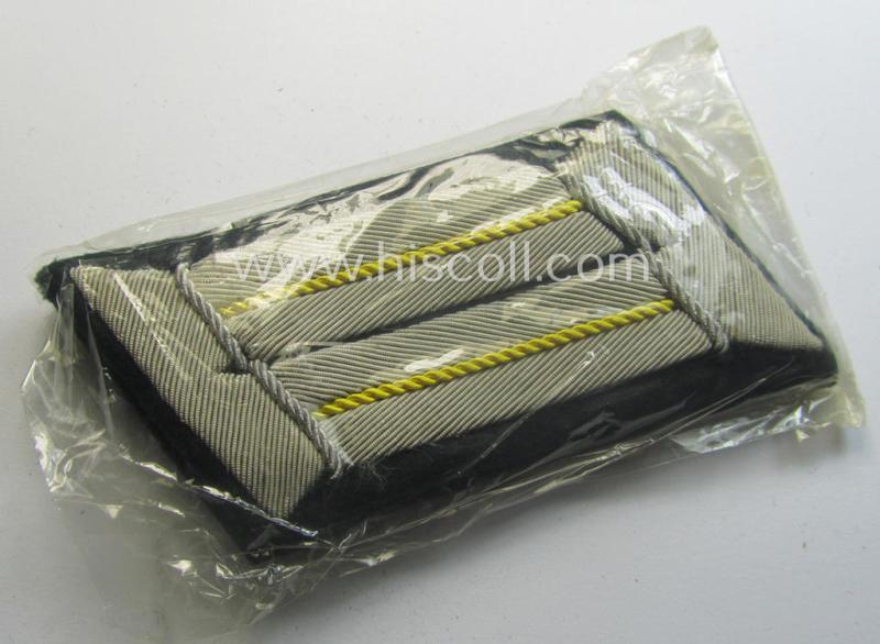 Pair of WH (Heeres) officers'-pattern collar-tabs (ie. 'Kragenspiegel für Offiziere'): 'Offizier der Nachrichten-Truppen' that came packed in its 'Cellophan'-pouch as issued