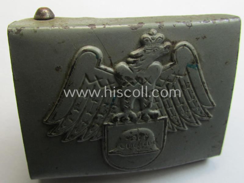 Steel-based- and neatly field-grey-coloured, so-called: 'Der Stahlhelm' - Bund der Frontsoldaten (Sta)', enlisted-mens'- (ie. NCO-) type belt-buckle being a non-maker-marked example that comes in a moderately worn- and/or used, condition