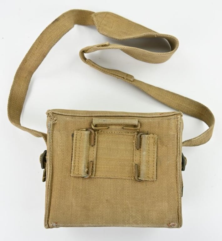 British WW2 Carrying Pouch with US bino