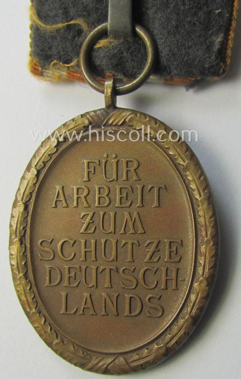 Attractive - and actually unusally seen! - single-pieced and neatly detachable, WH single-pieced medal-bar (ie. 'Orden- o. Einzelspange') showing a: 'Deutsches Schutzwall Ehrenzeichen' (aka: 'Westwall'-medal)