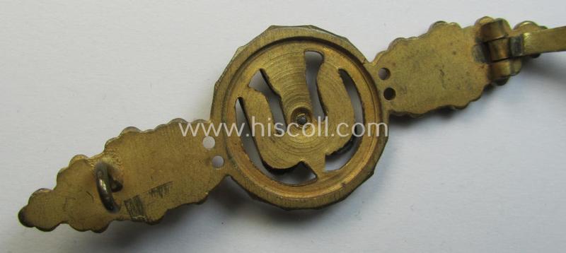 Tombak- (ie. 'Buntmetall'-) based- and/or (typical) non-maker-marked example of a WH (Luftwaffe) 'Frontflugspange für Kampfflieger in Gold' as presumably produced by the: 'C.E. Juncker'-company