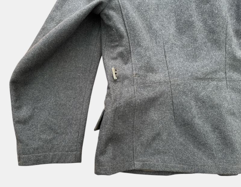 Luftwaffe Early Fliegerbluse for a "Feldwebel" of the Flak Artillery.