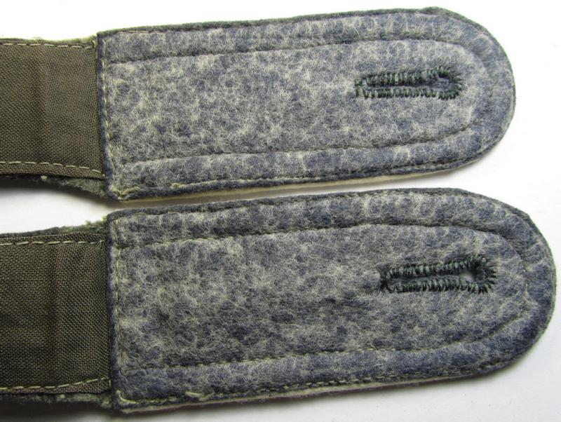 Attractive - and fully matching! - pair of WH (Heeres) NCO-type (ie. 'M40-/M43'-pattern) shoulderstraps as piped in the white- (ie. 'weisser'-) coloured branchcolour as was intended for usage by an: 'Unteroffizer eines Infanterie-Regiments'