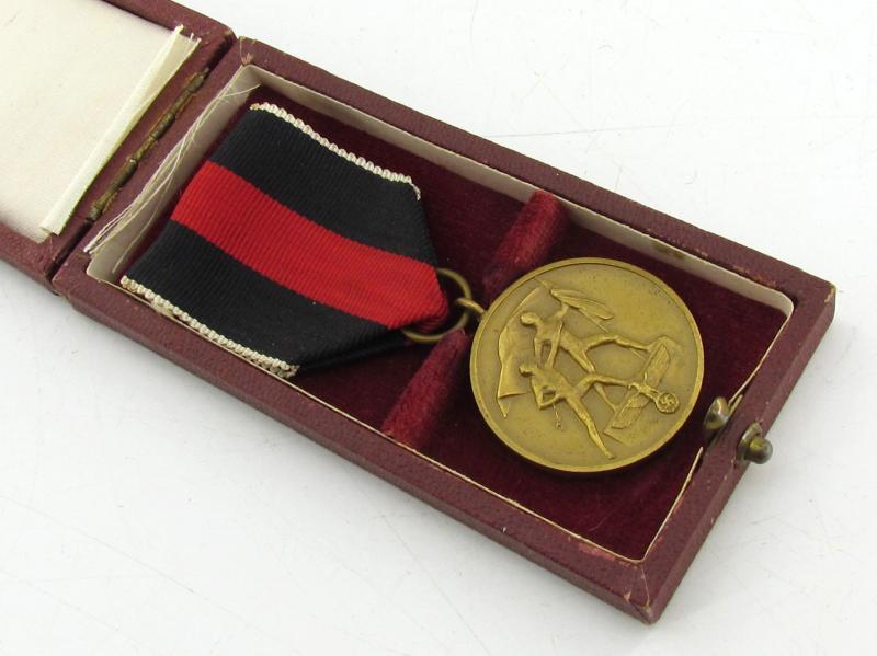 Sudetenland annexation medal  1938 ( Anschluss Medal ) with Case
