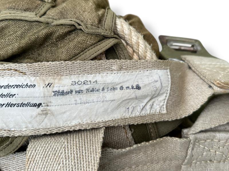 Fallschirmjäger RZ20 Harness and Bag -unpacked-