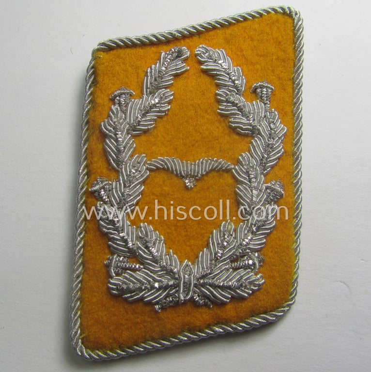 Pair of - fully matching! - WH (Luftwaffe) officers'-type collar-patches (ie. 'Kragenspiegel für Offiziere der LW') as executed in golden-yellow-coloured wool as was intended for usage by a: 'Major der Flieger- o. Fallschirmjäger-Trpn.'