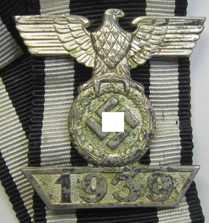 Attractive, 'Wiederholungsspange zum EK II. Klasse' (or: bar to the WWI IC second class) being a non-maker-marked example as was produced by the maker (ie. 'Hersteller') named: 'Wilh. Deumer' as based in the town of Lüdenscheid