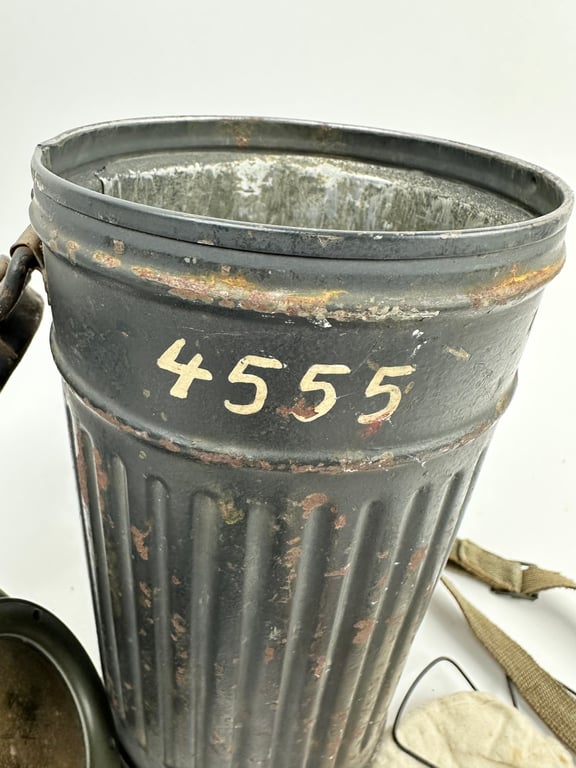WW2 German Luftwaffe gasmask( short version)"Set"