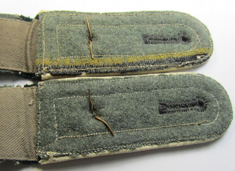 Attractive - and fully matching! - pair of WH (Heeres), early-war-period- (ie. 'M36'- ie. 'M40'-pattern) NCO-type shoulderstraps as was intended for usage by a: 'Feldwebel eines Infanterie-Regiments'
