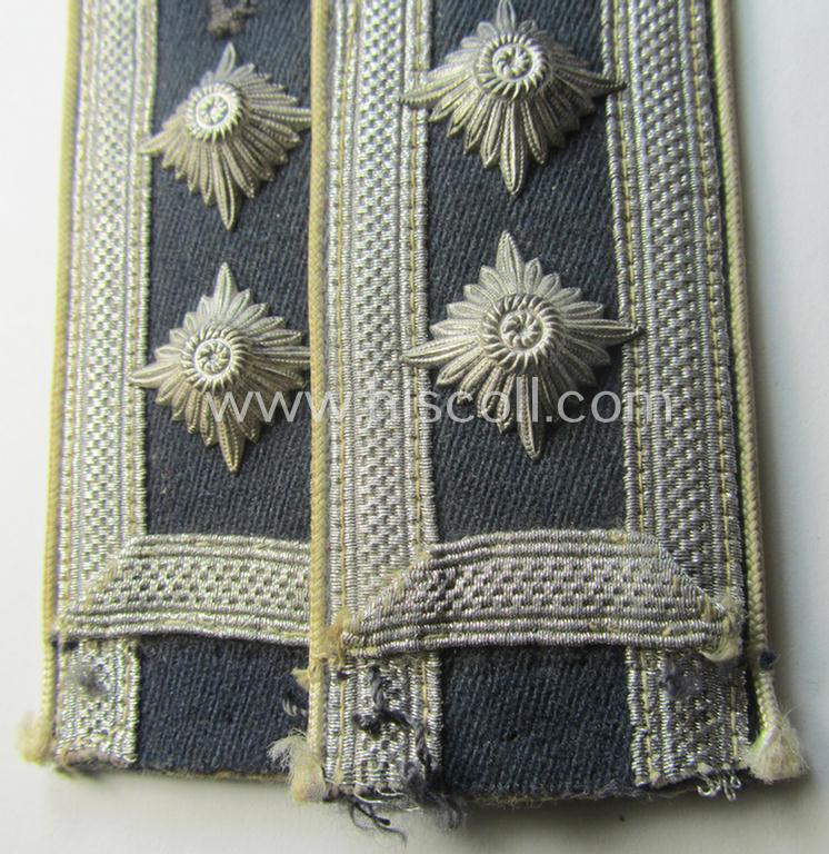 Pair of WH (Luftwaffe) white-piped, so-called: 'Hermann Göring'-division, NCO-type shoulderstraps as was intended for usage by an: 'Oberfeldwebel u. Mitglied der Hermann Göring Division'