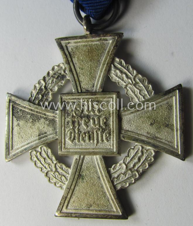 Neat, 'Treuedienst Ehrenzeichen 2. Klasse' being a non-maker-marked example that came mounted onto its original ribbon (ie. 'Bandabschnitt') and that came stored in its maker- (ie. 'Friedrich Keller'-) marked etui (ie. two-pieced box)