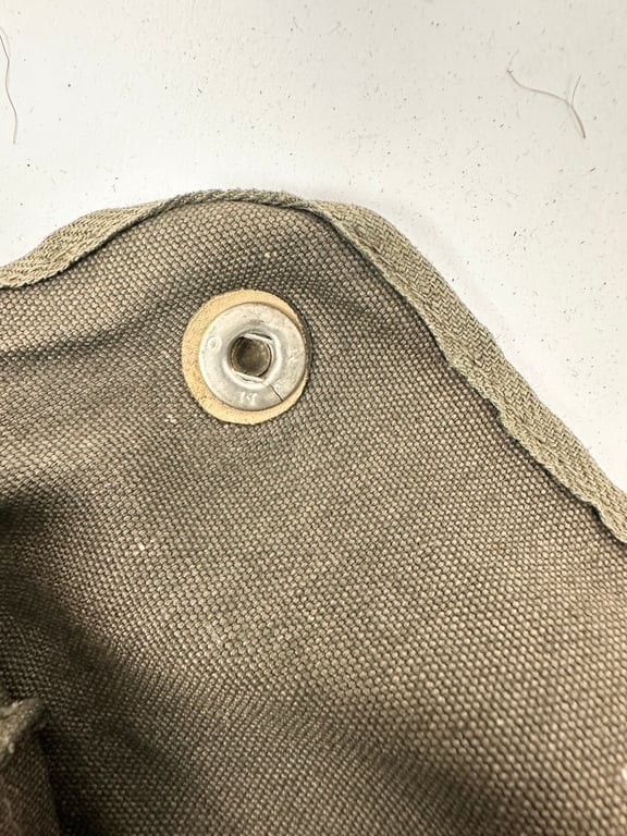 Rare Fallshirmjager gasmask/bag "ebd"