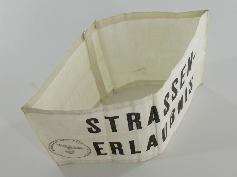German 'Strassen-Erlaubnis' Armband