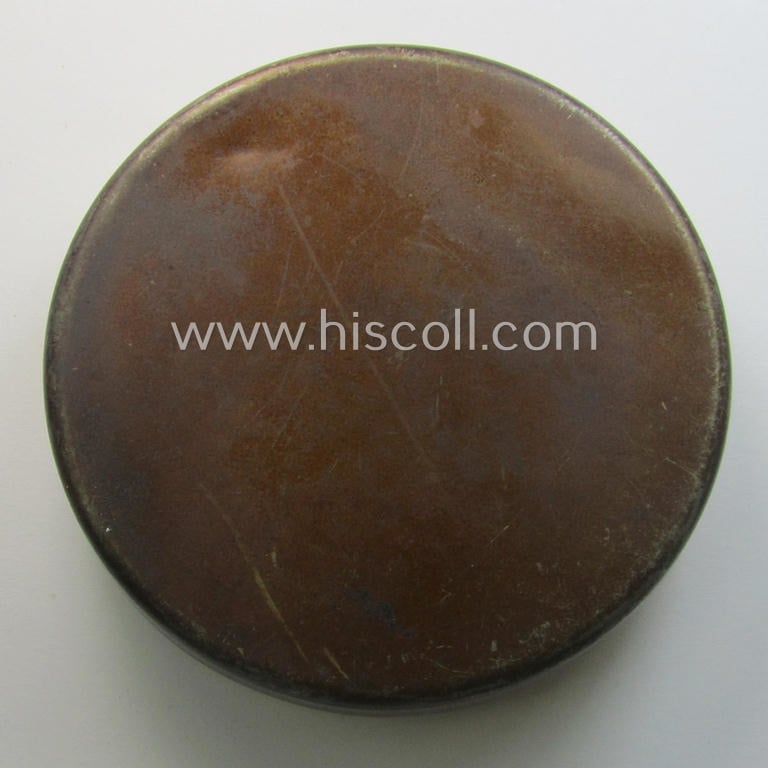 Rarely seen DRK- (ie. 'Deutsches Rotes Kreuz'-) related (emergency) chocolate ration-tin of the make: 'Hildebrand - Berlin' being of the desirable 'variant'-pattern showing the 'DRK'-eagle and text: 'Schokolade' on its front