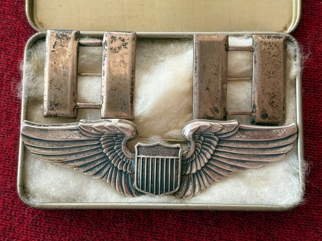 AUTHENTIC USAAF SILVER PILOTS WINGS AND CAPTAIN RANK BARS IN WARTIME BOOTS TIN. ADDITIONAL PHOTOS