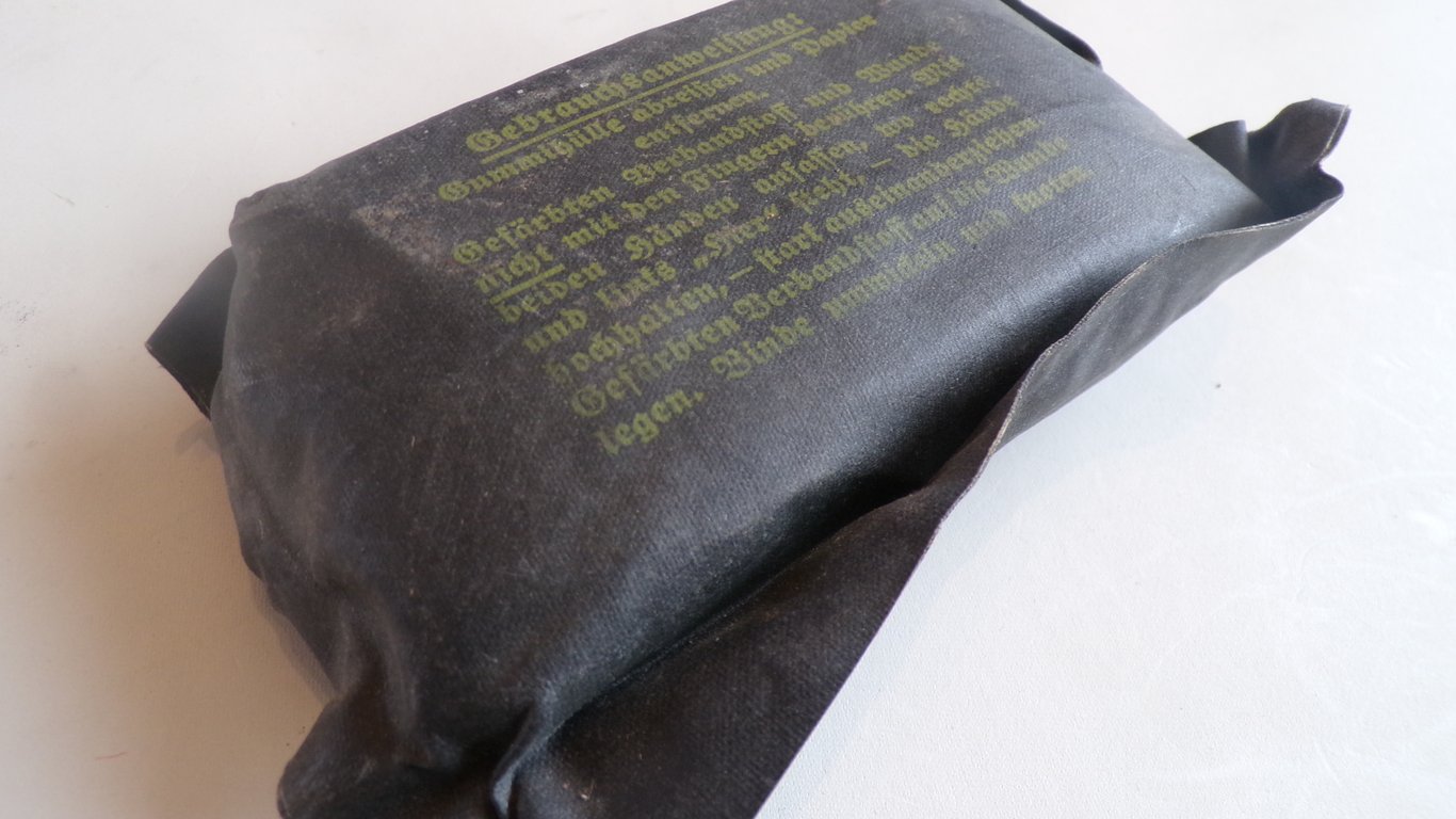 Verbandpäckchen (field dressing) 1940