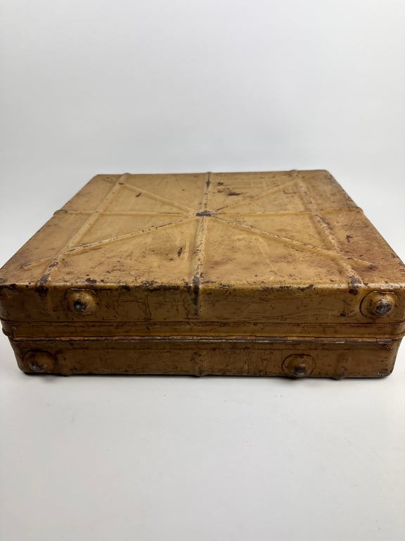 German WW2 Ammo Box for Flak 3,7 cm "Tan"