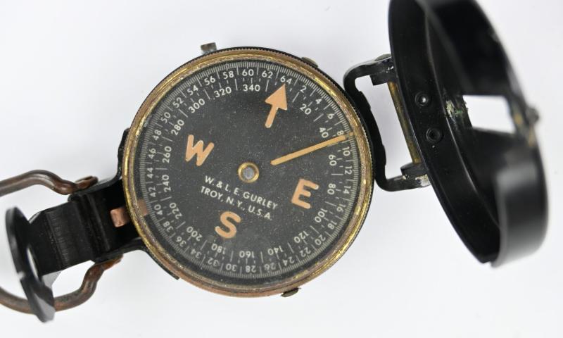 US WW2 Compass & Pouch