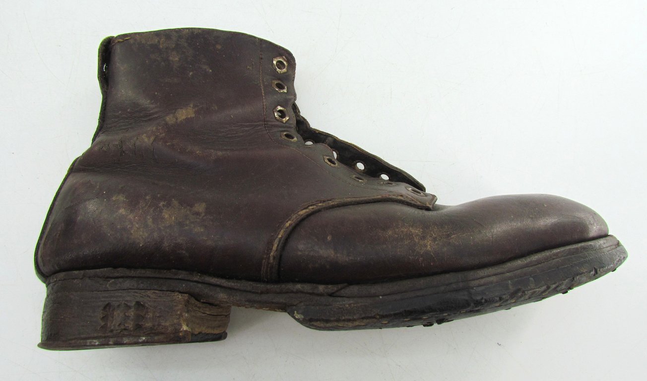 A nice pair of early high-top BDM (Bund Deutscher Mädel) shoes.