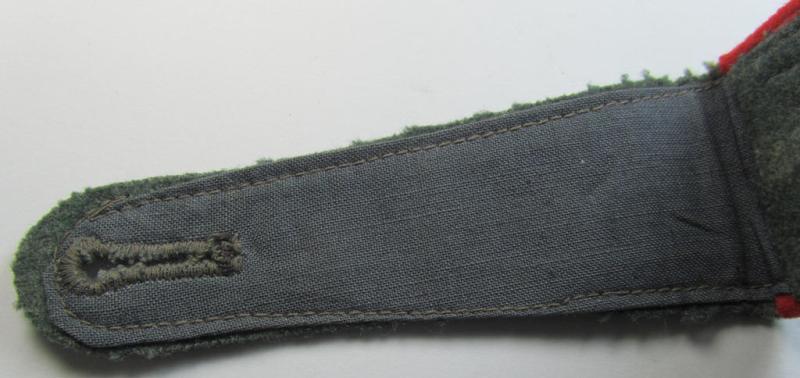 Single - I deem early- ie. mid-war-period - WH (Heeres) so-called: 'M40'-(ie. 'M43'-) pattern, NCO-type shoulderstrap as was intended for - and with certainty worn by! - an: 'Oberwachtmeister eines (Sturm)Artillerie-Regiments'