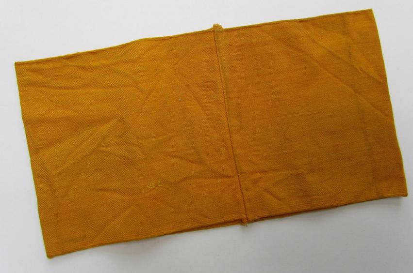 Very nice - and scarely encountered! - Wehrmacht-related, golden-yellow-coloured and/or typical linnen-based armband (ie. 'Armbinde') as executed in 'BeVo'-weave-pattern entitled: 'Bahnhofswache'