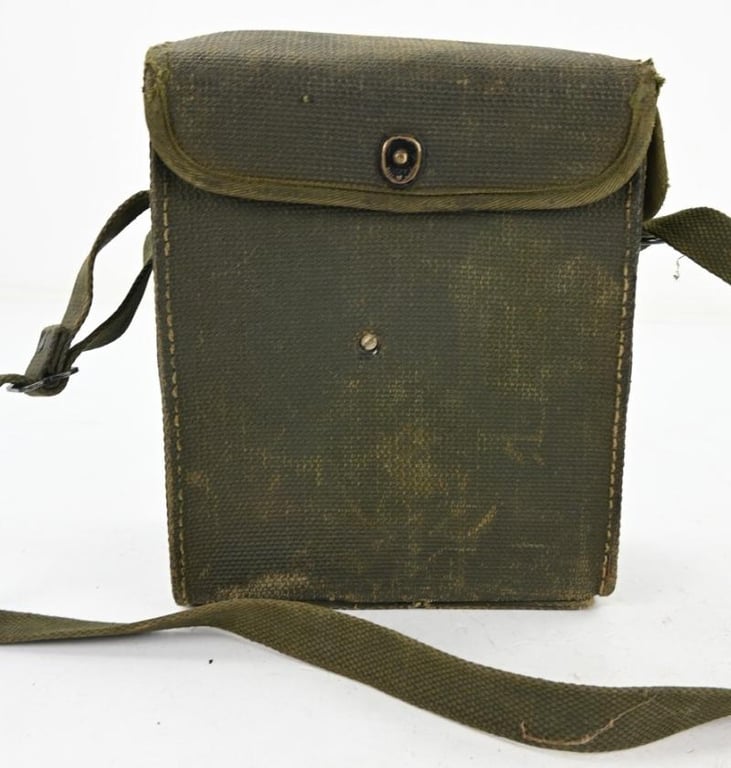 US WW2 Signal Corps telephone EE-8-B in Canvas Carrying Case