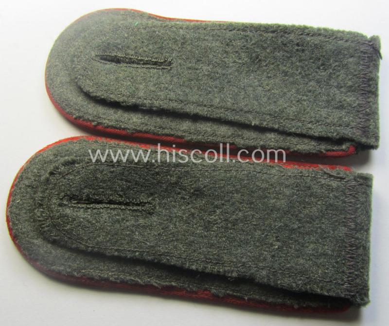 Pair of WH (Heeres) EM-type shoulderstraps: 'Soldat eines (Sturm)Art.-Abtgs. o. Rgts.'