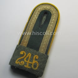 Single, WH (Heeres) NCO-type shoulderstrap that came with...