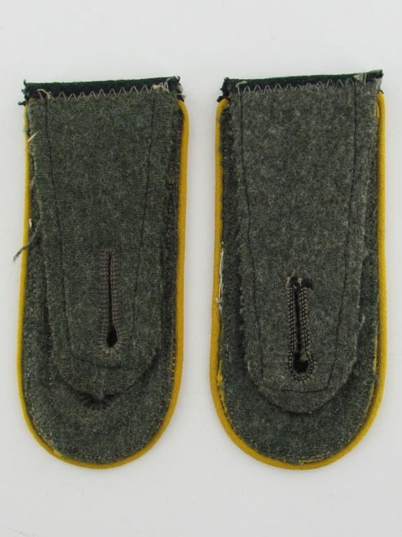 Wehrmacht (Heer) M36 cavalry or reconnaissance shoulder boards for Unteroffizier (NCO)