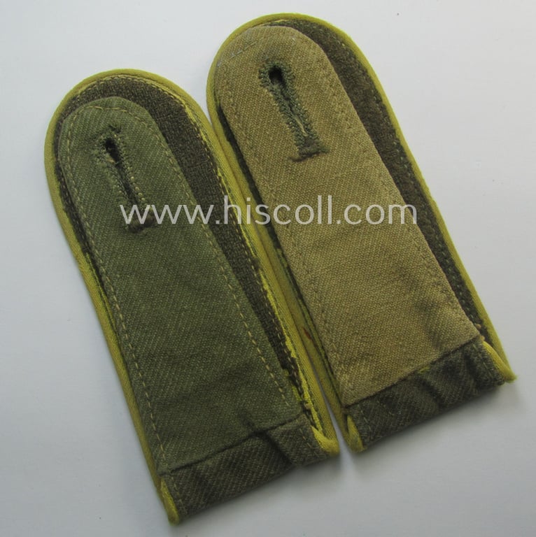 Fantastic - very desirable and complete! - truly worn and carefully tunic-removed, WH (Heeres) tropical-issued (ie. DAK-related) EM-insignia-grouping as was worn by a: 'Soldat o. Gefreiter u. Mitglied einer Nachrichen-Abtls.'