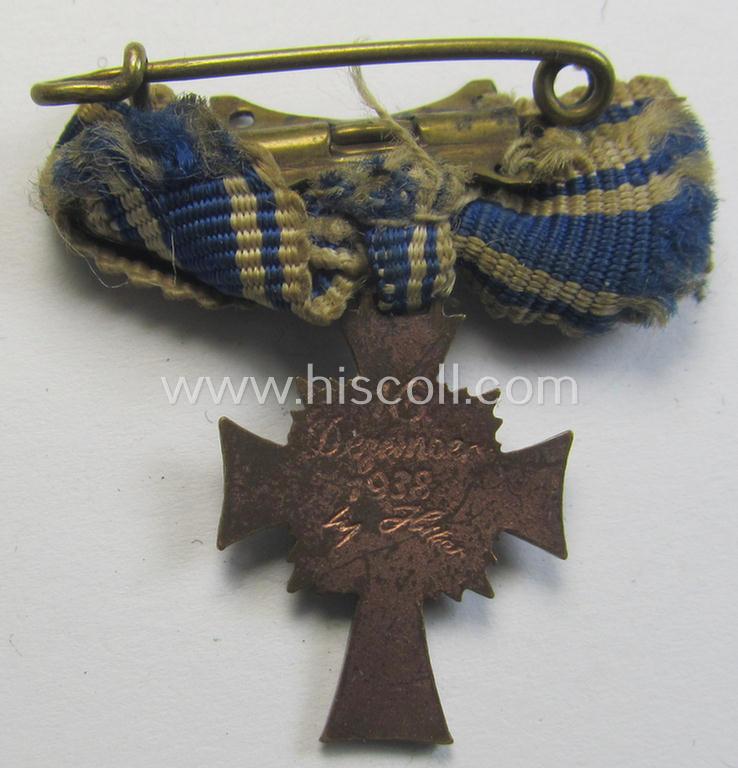 Miniature of an: 'Ehrenkreuz der deutschen Mutter - dritte Stufe' (or: bronze-class mothers'-cross) being a non-maker-marked example that comes in an overall nice- (albeit moderately worn- ie. used-), condition