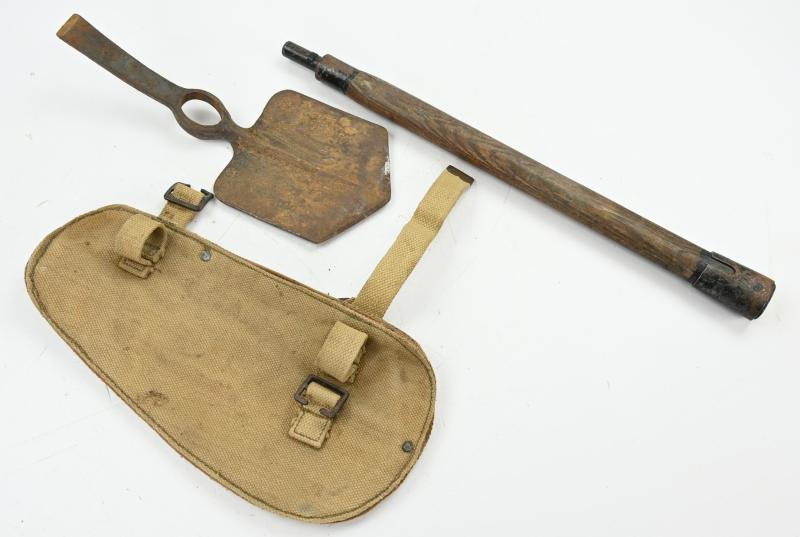 British WW2 Entrenching Tool in Pouch
