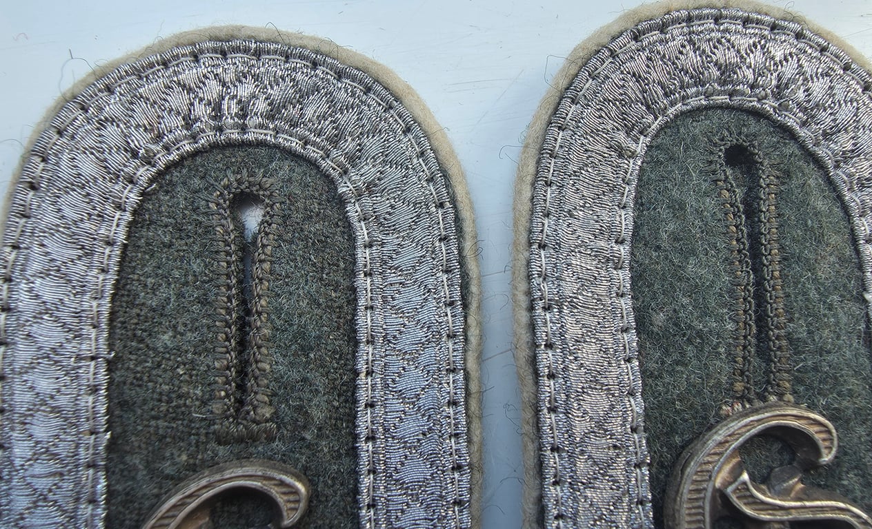 WH pair of M40 GD Infantry NCO Fus.Regt. shoulder straps