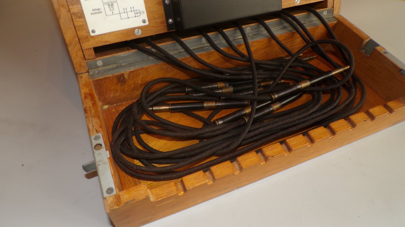 Kleiner klappenschrank zu 10 leitungen