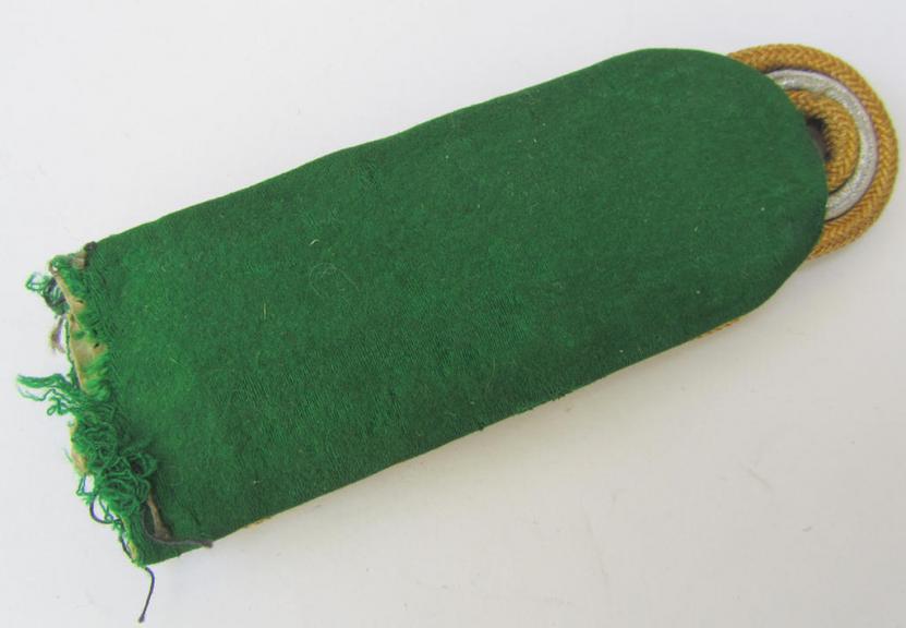 Superb - albeit regrettably single! - police (ie. 'Polizei') general-officers'-type shoulderboard, as was executed in golden- ie. silver-toned braid, as was intended for usage by a: 'SS-Brigadeführer und Generalmajor der Polizei'