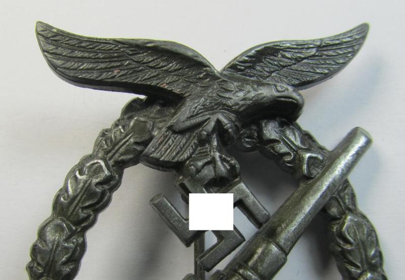 Superb, later-war period- and/or: zinc- (ie. 'Feinzink'-) based example of a maker- (ie. 'WH'-) marked, WH (Luftwaffe) 'Flakkampfabzeichen' (or: airforce anti-aircraft badge) as was produced by the desirable: 'Wilhelm Hobacher'-company