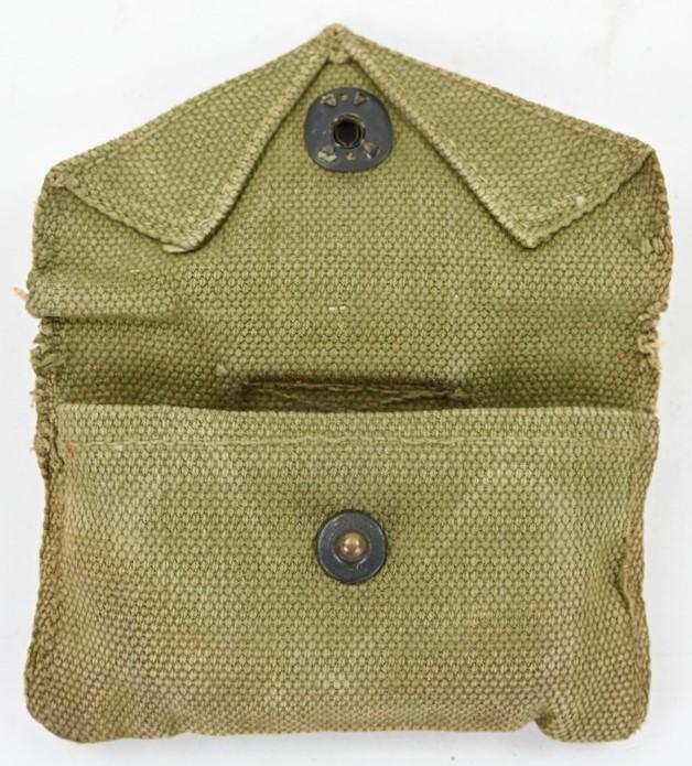US WW2 M-1942 First Aid Pouch with First Aid Kit
