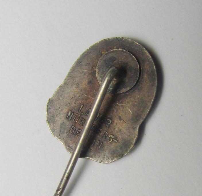 Attractive - and actually rarely seen! - silver-toned- and/or neatly enamelled, so-called: DDAC (ie. 'Der Deutsche Automobil Club') honorary-badge (or: 'Silberne Ehrennadel 1934') being a maker- (ie. 'Lauer-Nürnberg'-) marked example