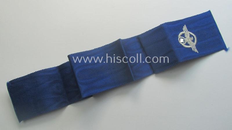 Bright-silver-toned 'Polizei-D.A. 2. Stufe' (or: police loyal-service medal 2nd class) that came together with its period (& long-sized) ribbon (ie. 'Bandabschnitt') and that comes stored in its scarcely seen, green-coloured etui