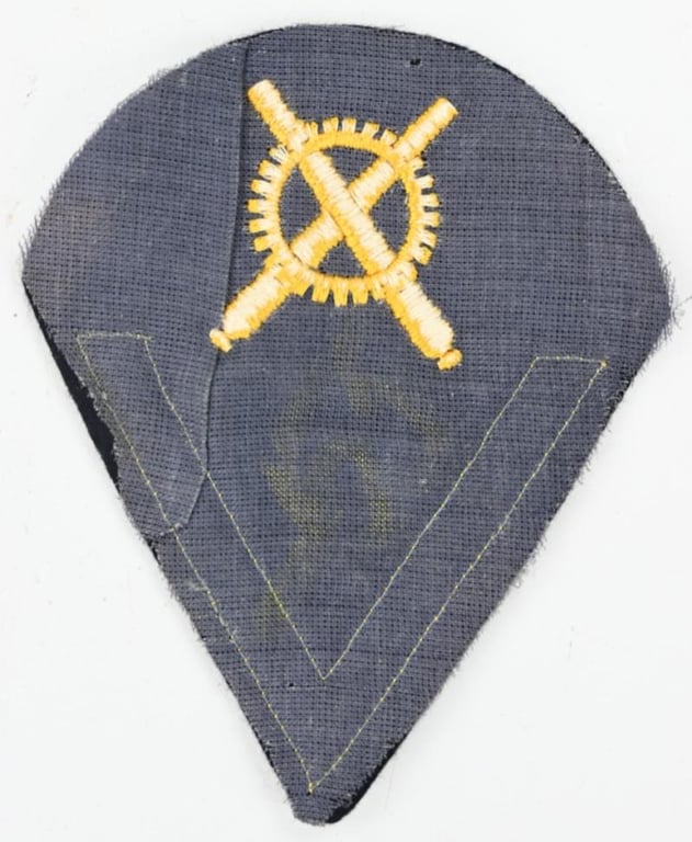 German KM Career Rank Chevron Badge 'Artillerie Mechaniker