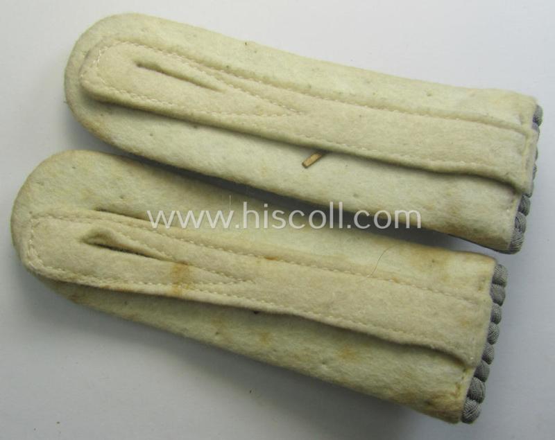 Pair of WH (Heeres) officers'-type shoulderboards: 'Oberleutnant eines Infanterie-Rgts.'