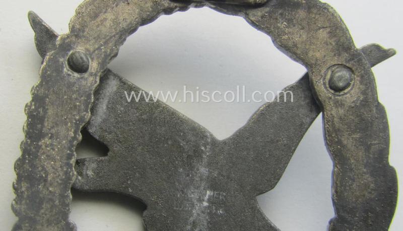 WH (LW) 'Fliegerschützen-Abzeichen mit Blitzbündel' being a maker- (ie. 'Wilh. Deumer'-) marked- and/or: typical zinc- (ie. 'Feinzink'-) based example as was produced by the: 'Wilh. Deumer'-company that comes stored in its period etui